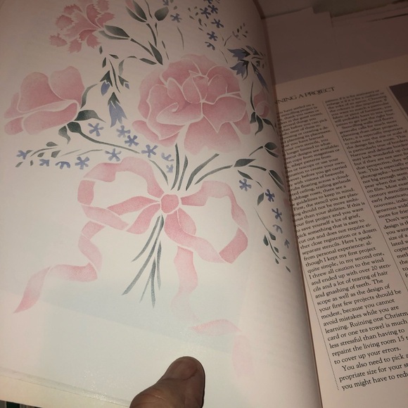 Stencilling: A Harrowsmith Guide By Sandra Buckingham - book is like new - Picture 5 of 9
